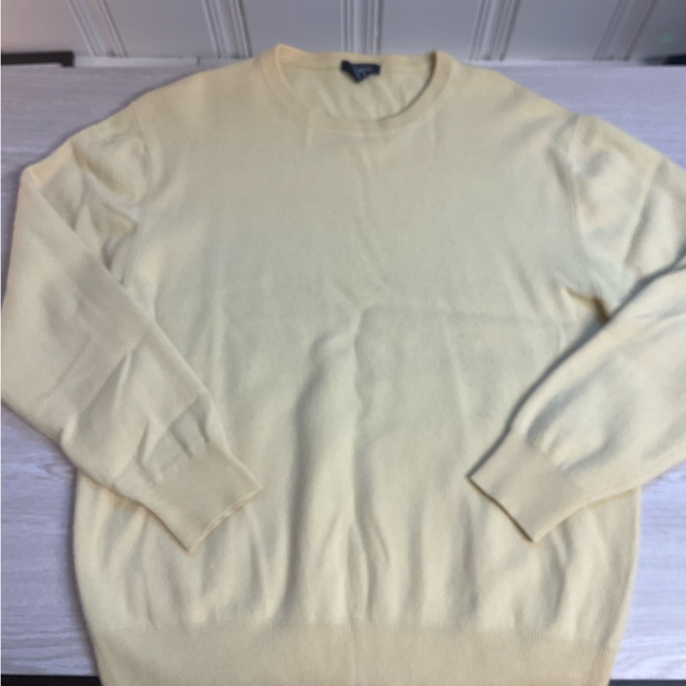 100% Cashmere Yellow sweater